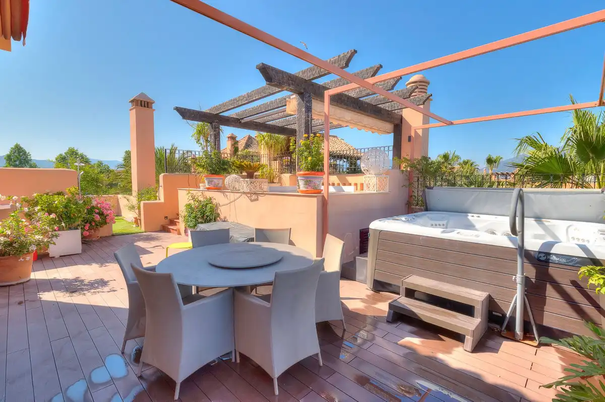 Terrasse von Maisonette zum Verkauf in Marbella mit Klimaanlage, Terrasse und Gemeinschaftspool
