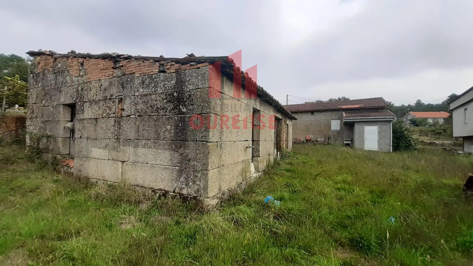 Casa con jardín en venta en Amoeiro, imagen 2