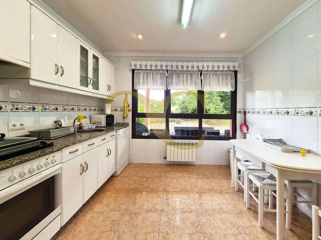 Cocina de Casa o chalet en venta en Gijón  con Calefacción, Jardín privado y Terraza