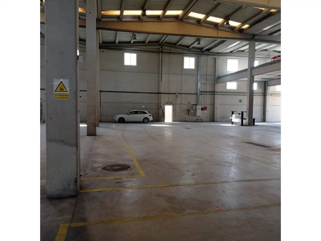Parking de Nave industrial de alquiler en Barberà del Vallès