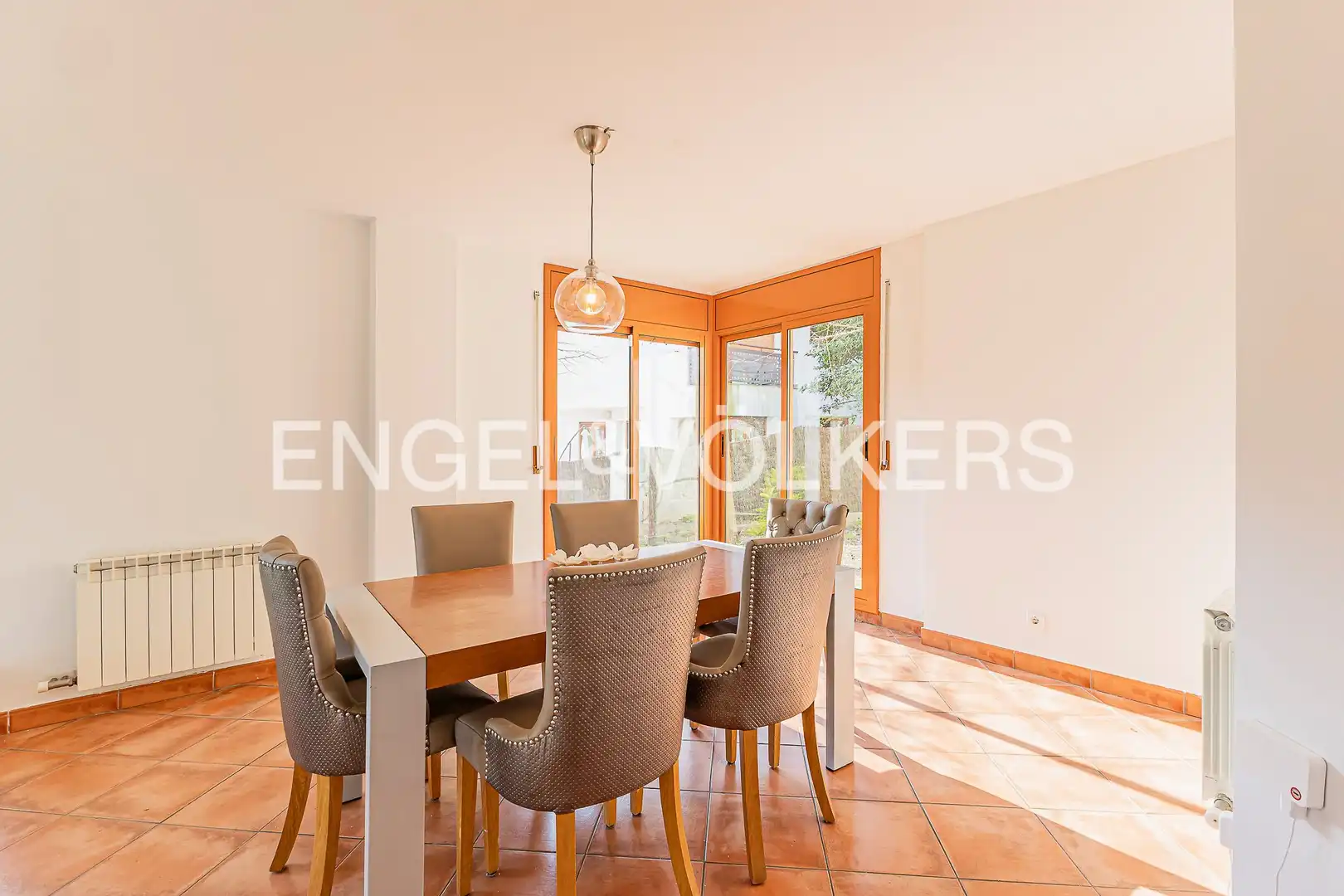 Comedor de Casa o chalet en venta en Barcelona con Aire acondicionado, Calefacción y Jardín privado