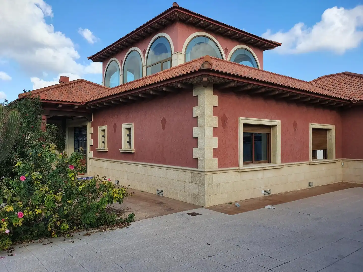 Chalet con piscina en venta en C/ Irlanda