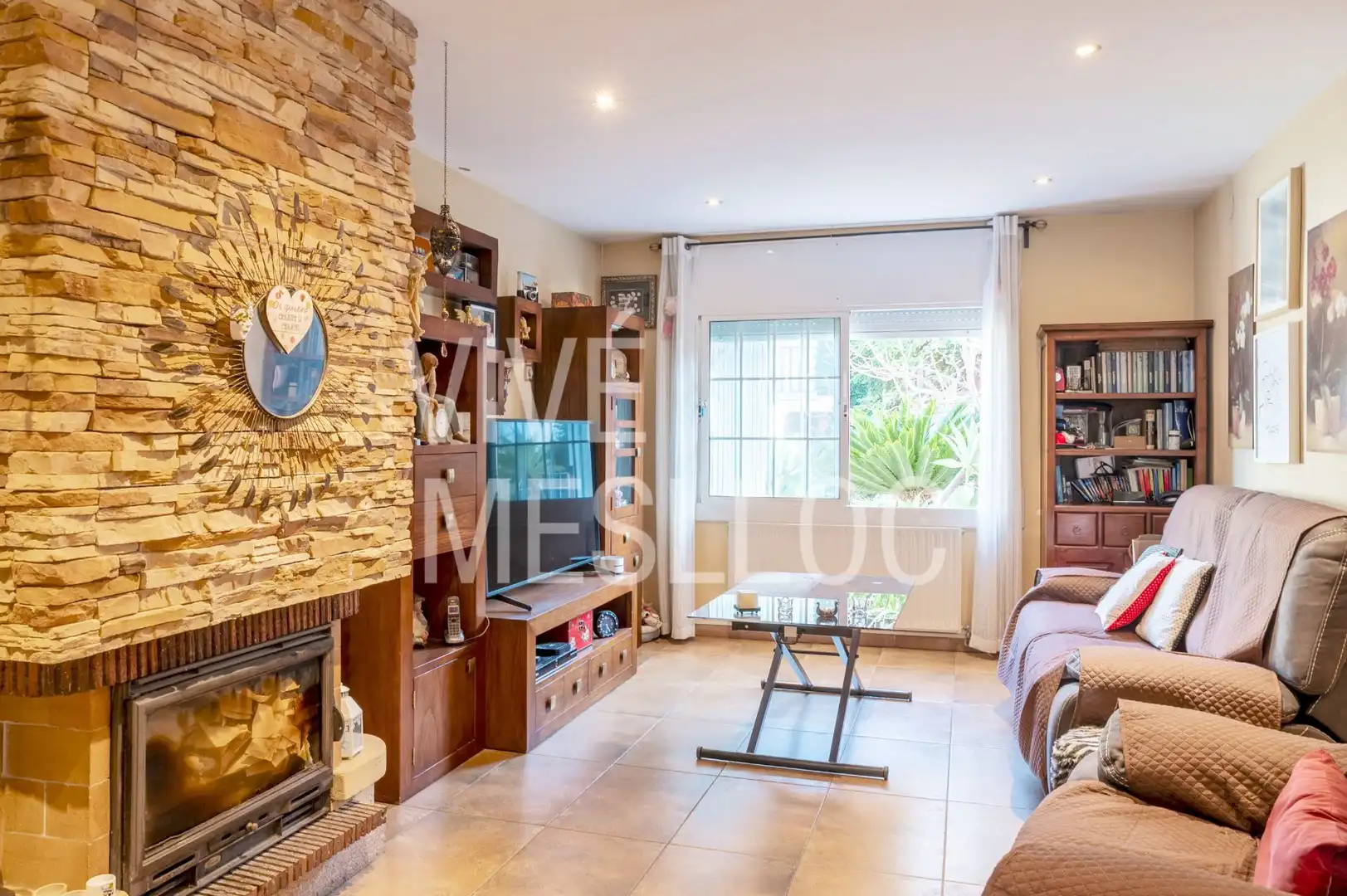Sala d'estar de Casa adosada en venda en Premià de Mar amb Calefacció, Jardí privat i Terrassa