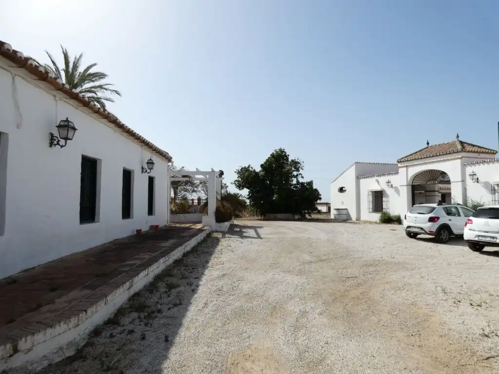 Country homes for sale in Almayate