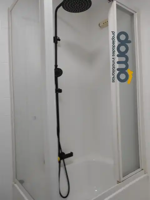 Bany de Apartament de lloguer en Granada amb Aire condicionat, Forn i Rentadora