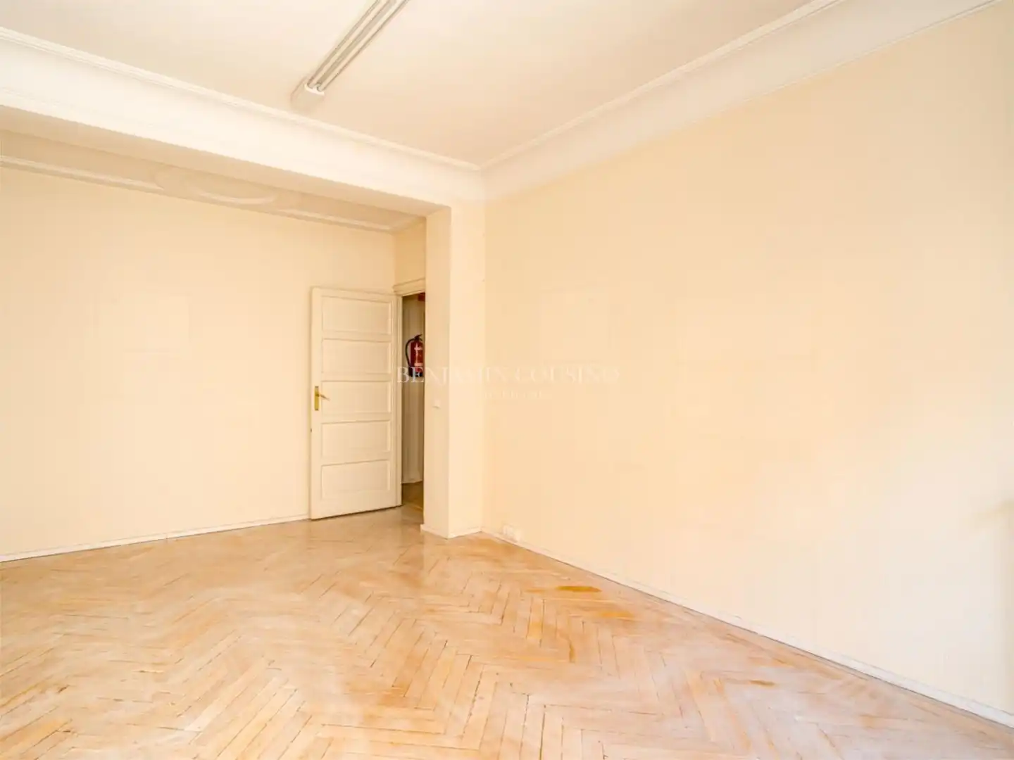 Habitación de Piso en venta en Madrid con Balcón