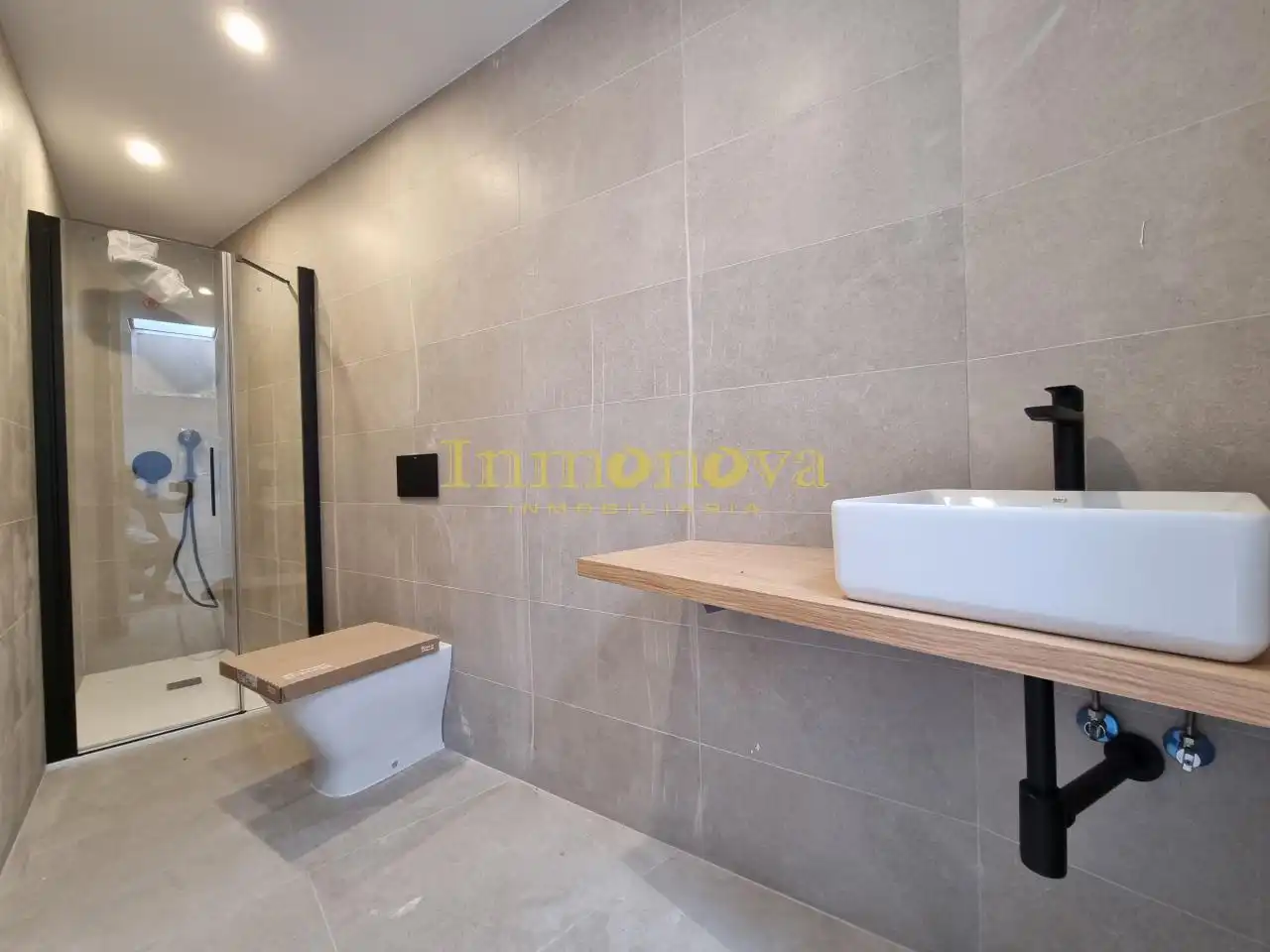 Baño de Casa adosada en venta en Nigrán con Calefacción, Jardín privado y Terraza