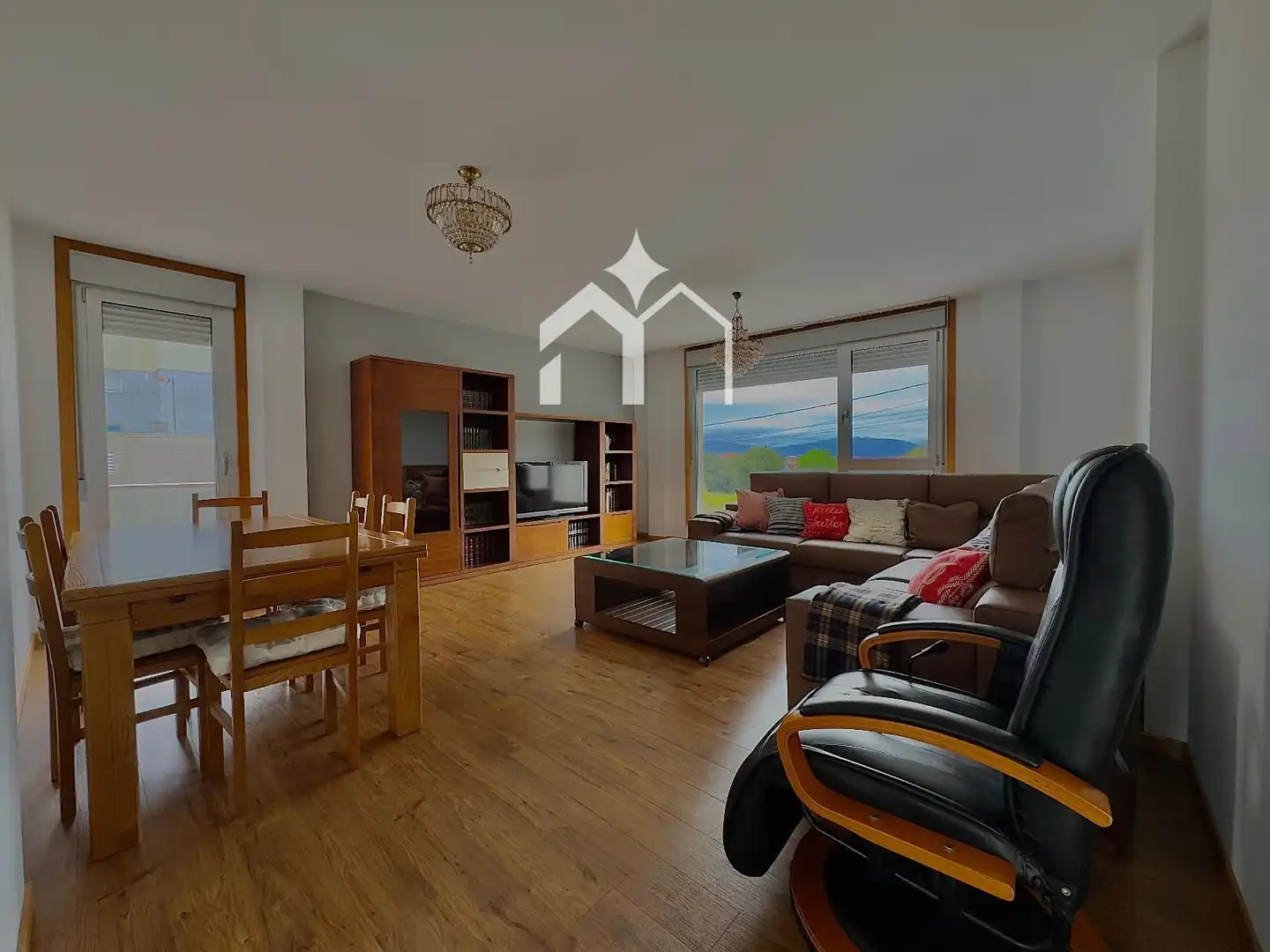 Sala d'estar de Casa o xalet en venda en Cangas  amb Calefacció, Parquet i Terrassa