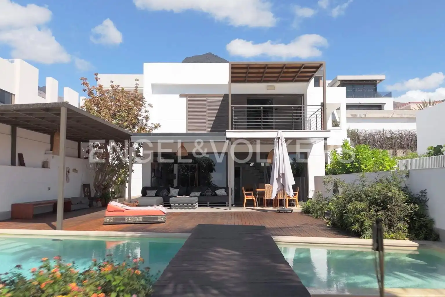 Vista exterior de Casa o xalet en venda en Adeje amb Terrassa i Piscina