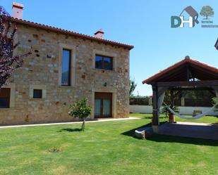 Vista exterior de Casa o xalet en venda en Santa Cruz de la Sierra amb Aire condicionat, Terrassa i Balcó