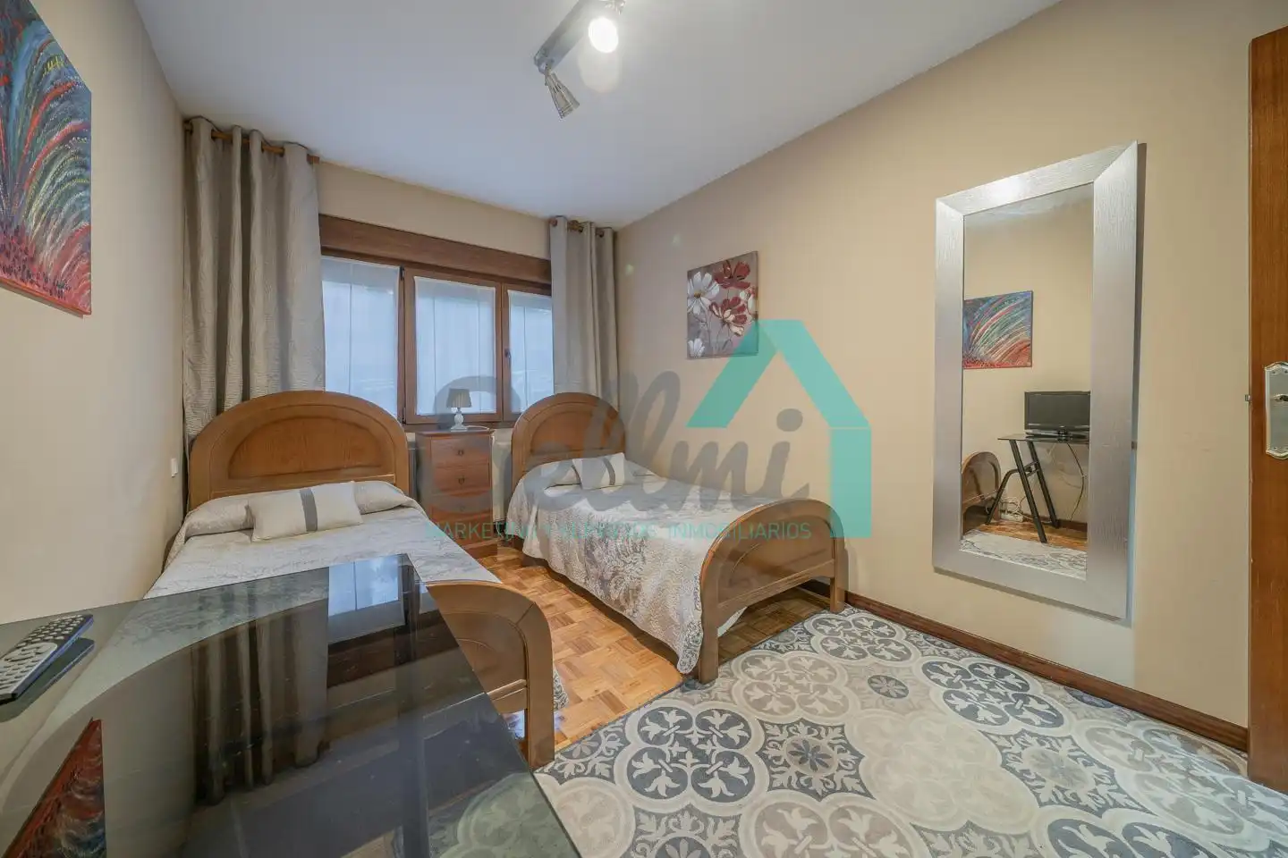 Habitación de Planta baja de alquiler en Oviedo  con Calefacción, Parquet y Amueblado