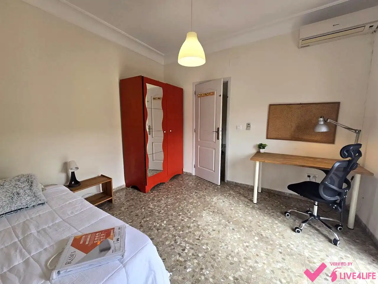 Bedroom of Flat for rent in Sevilla  with Air Conditioner, Terrace and Furnished