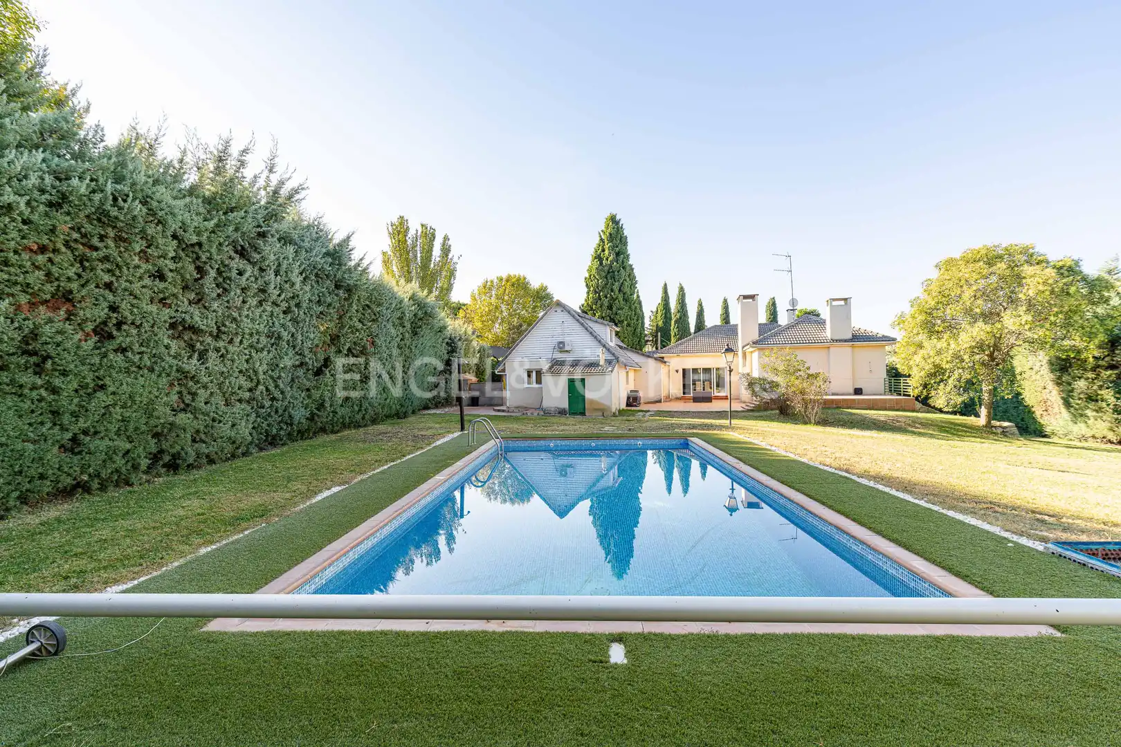 Piscina de Casa o xalet en venda en Boadilla del Monte amb Aire condicionat, Calefacció i Jardí privat