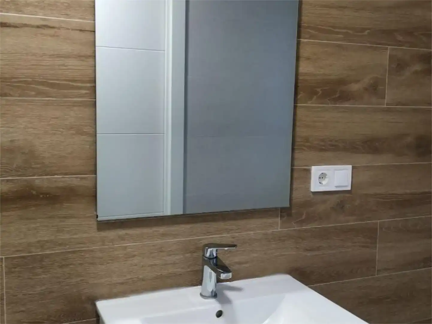 Bathroom of Flat for rent in  Valencia Capital  with Air Conditioner