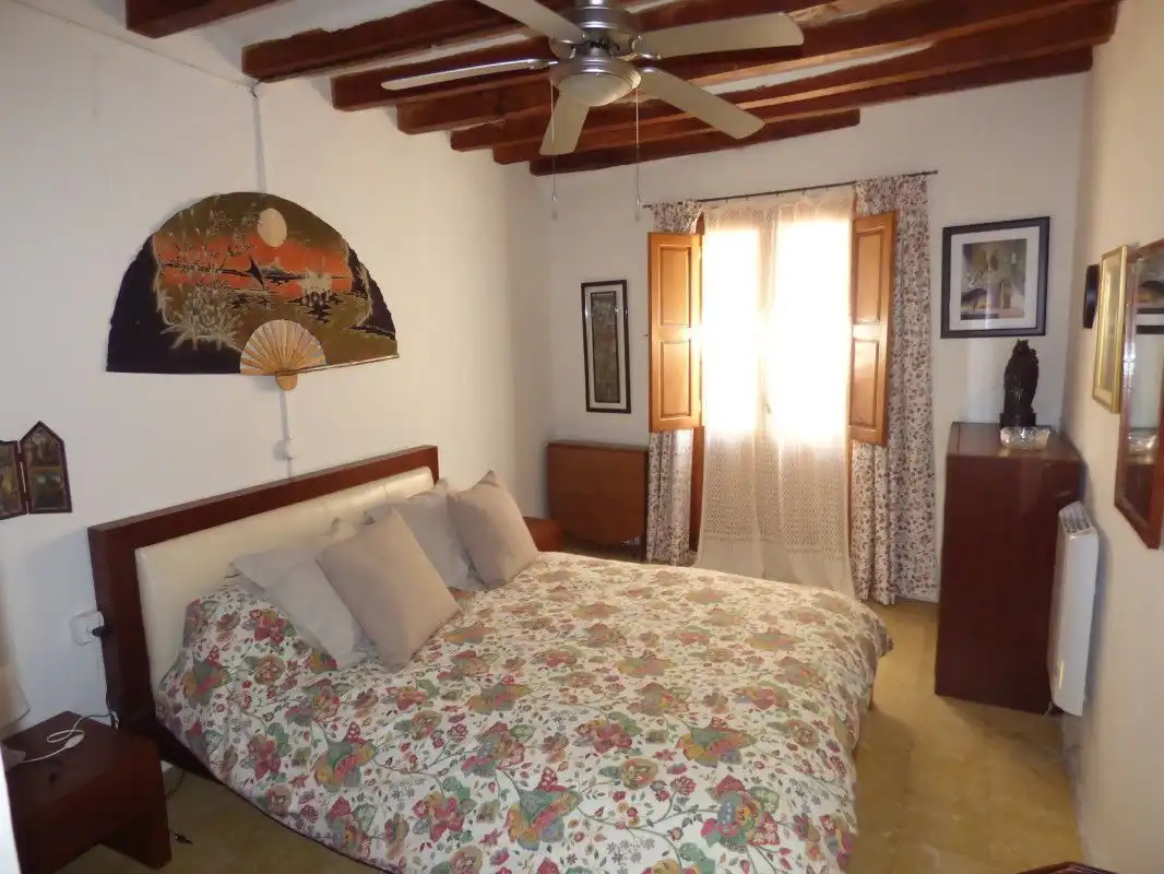 Schlafzimmer von Country house zum Verkauf in Sella mit Privatgarten, Terrasse und Abstellraum