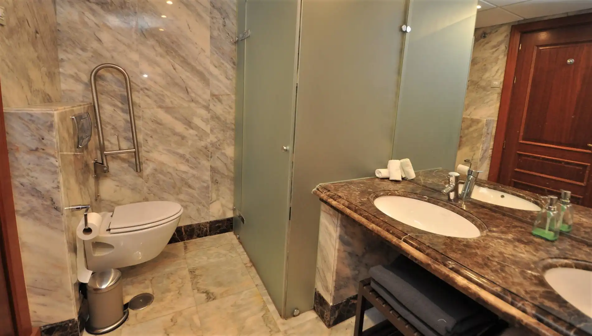 Badezimmer von Dachboden zur Miete in Estepona mit Klimaanlage, Heizung und Terrasse