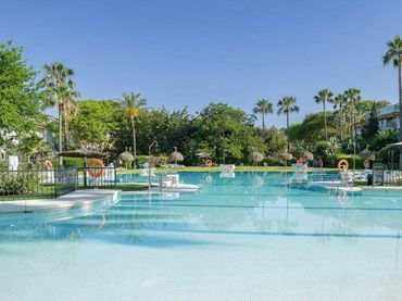 Apartamento con piscina en venta en Nueva Andalucía