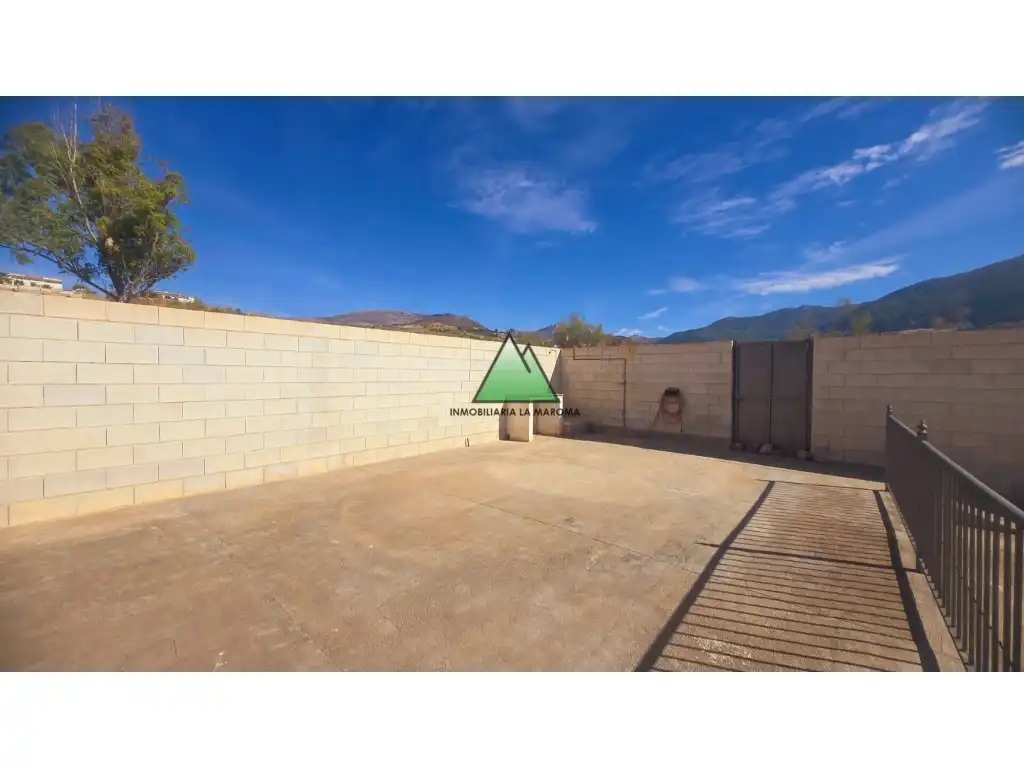 Vista exterior de Casa o xalet en venda en Alcaucín amb Jardí privat i Terrassa