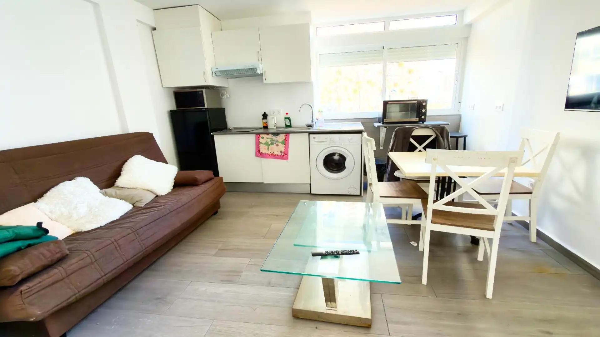 Sala d'estar de Local en venda en Benidorm amb Aire condicionat i Moblat