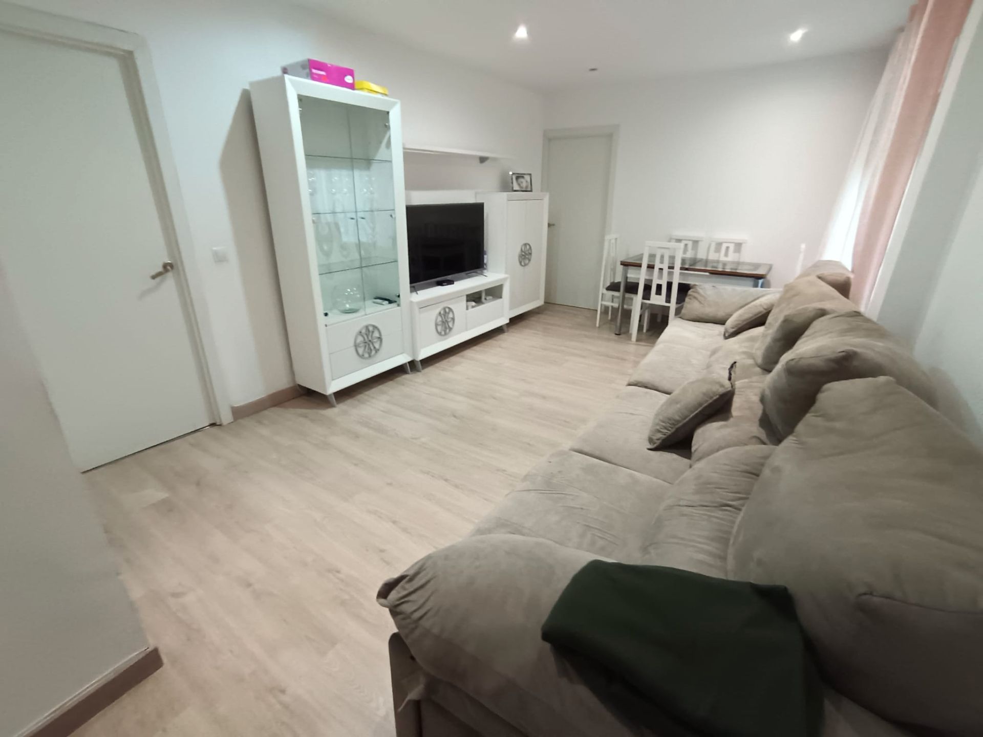 Living room of Flat for sale in  Madrid Capital  with Air Conditioner, Heating and Oven