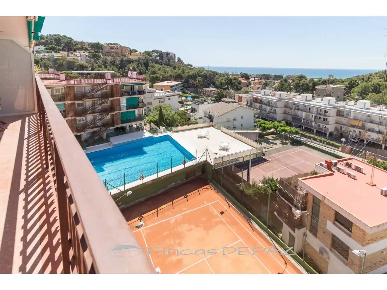 Piscina de Apartamento de alquiler en Castelldefels con Parquet, Terraza y Amueblado