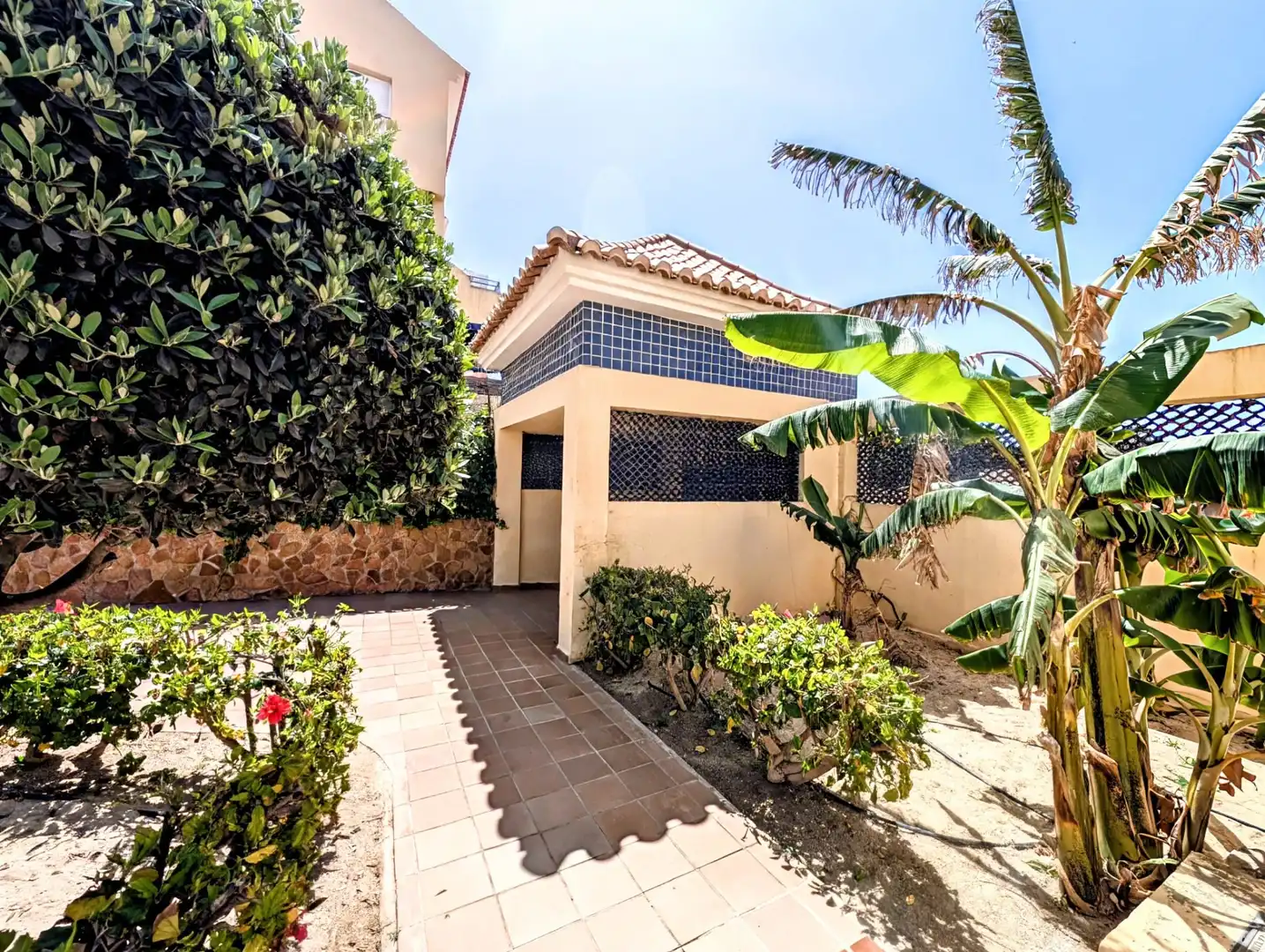 Exterior view of Ground floor for sale in Roquetas de Mar  with Air Conditioner, Heating and Terrace