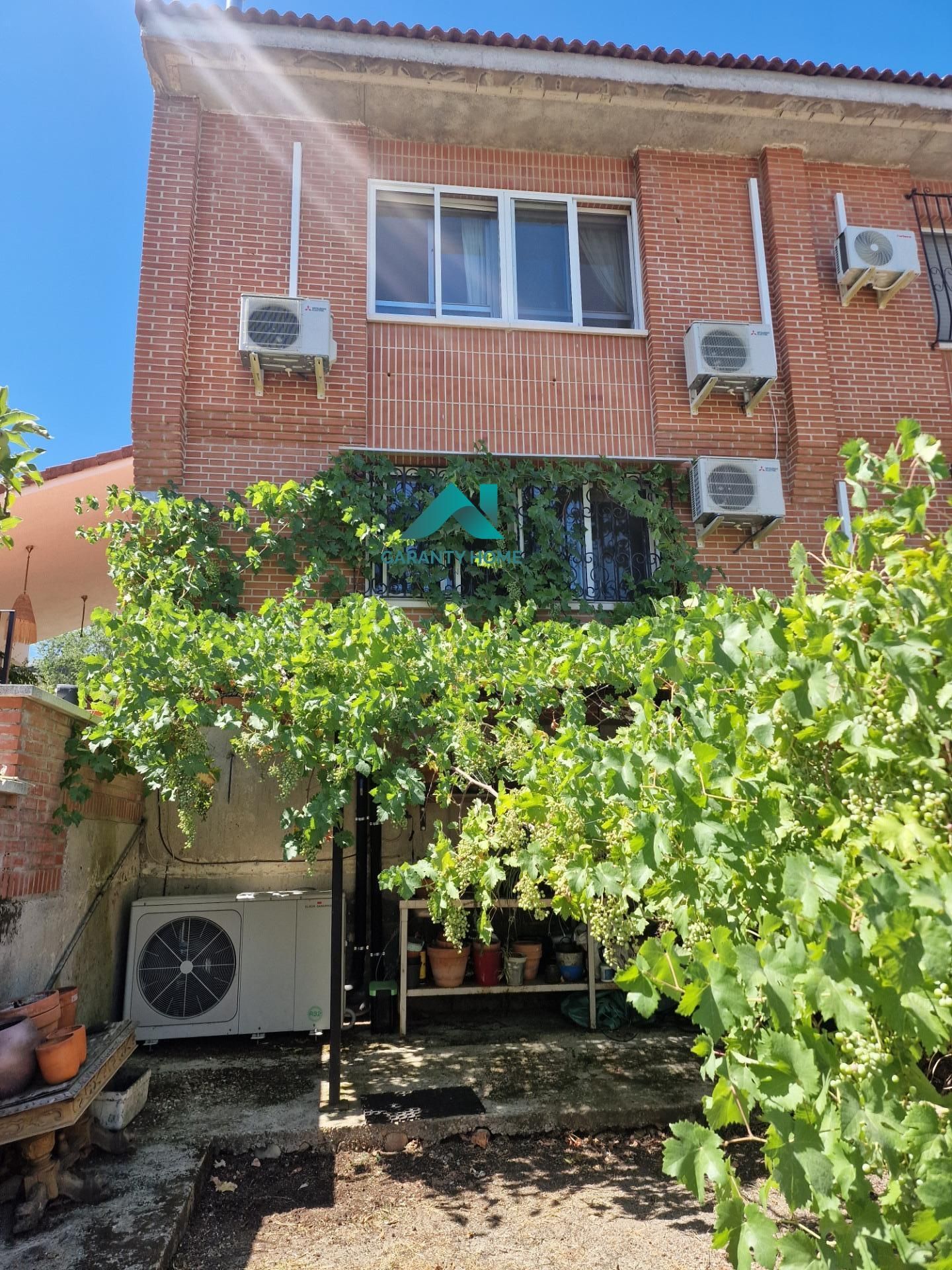 Exterior view of Single-family semi-detached for sale in Coslada  with Air Conditioner, Heating and Private garden