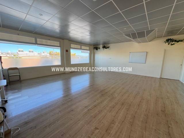 Local comercial en Venta en Los Pinos en Jardin Lucena