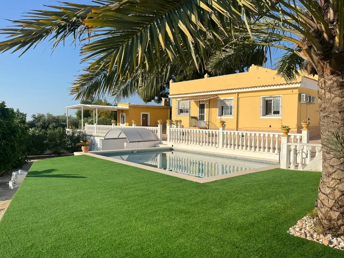 Chalet con piscina en venta en Partidas de Alicante