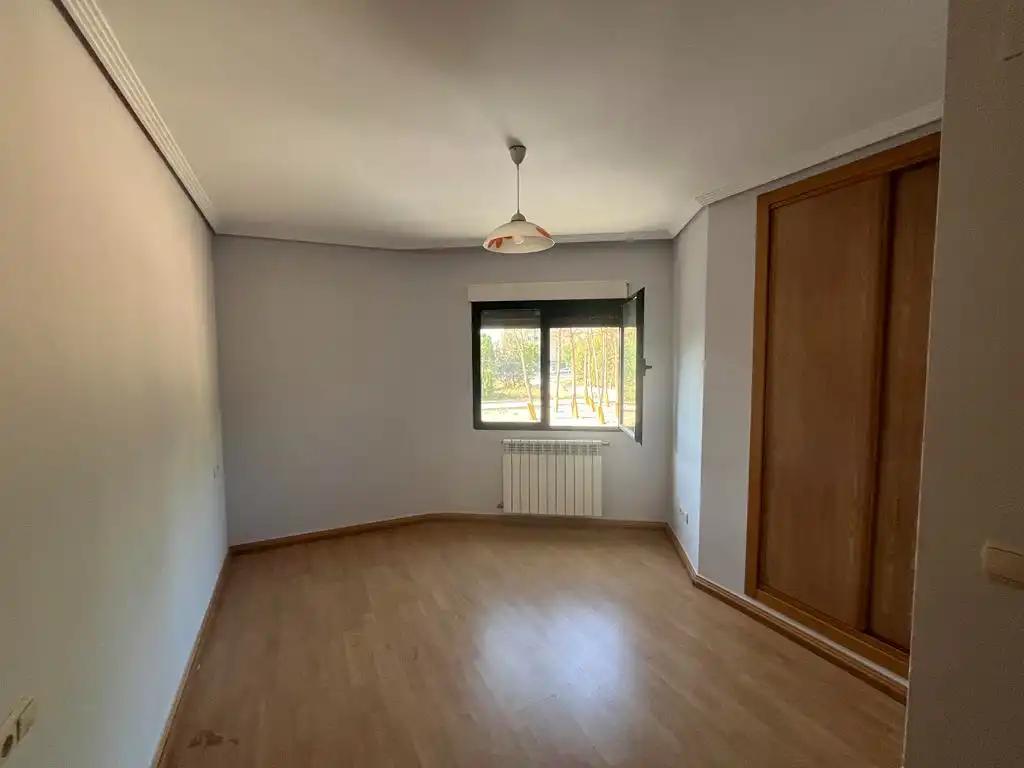 Dormitori de Casa o xalet de lloguer en Albacete amb Calefacció, Parquet i Terrassa