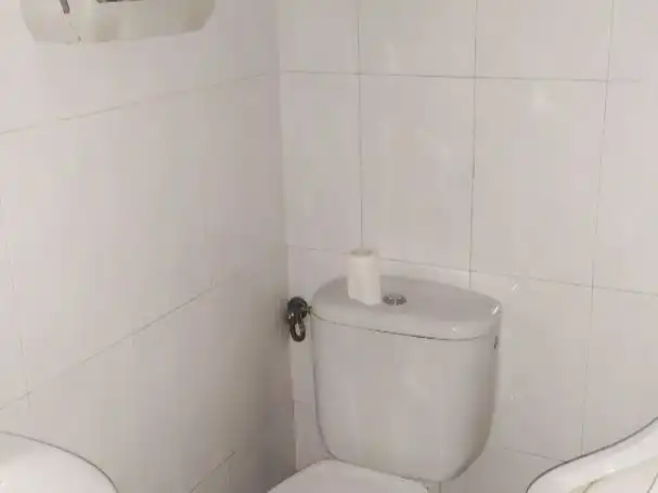 Badezimmer von Geschaftsraum zum Verkauf in Lugo mit Klimaanlage