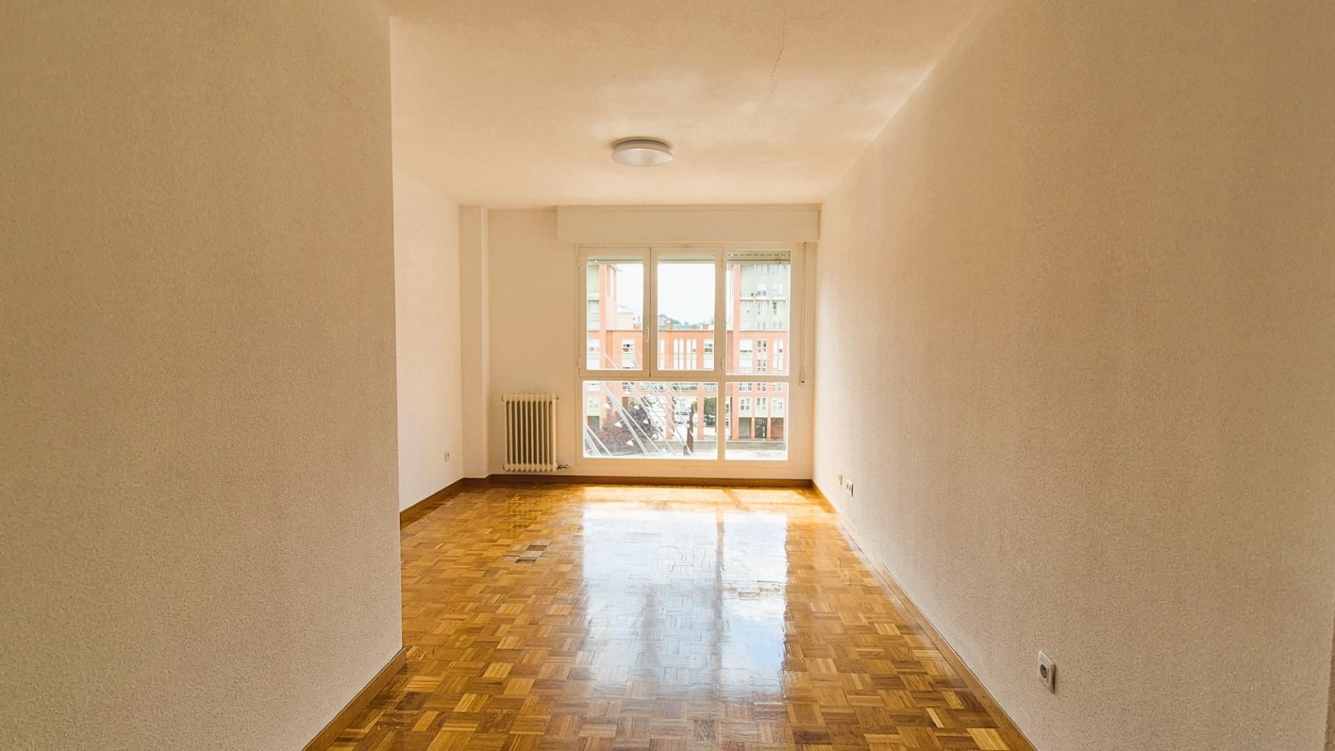 Dormitori de Pis en venda en  Pamplona / Iruña amb Calefacció, Parquet i Traster