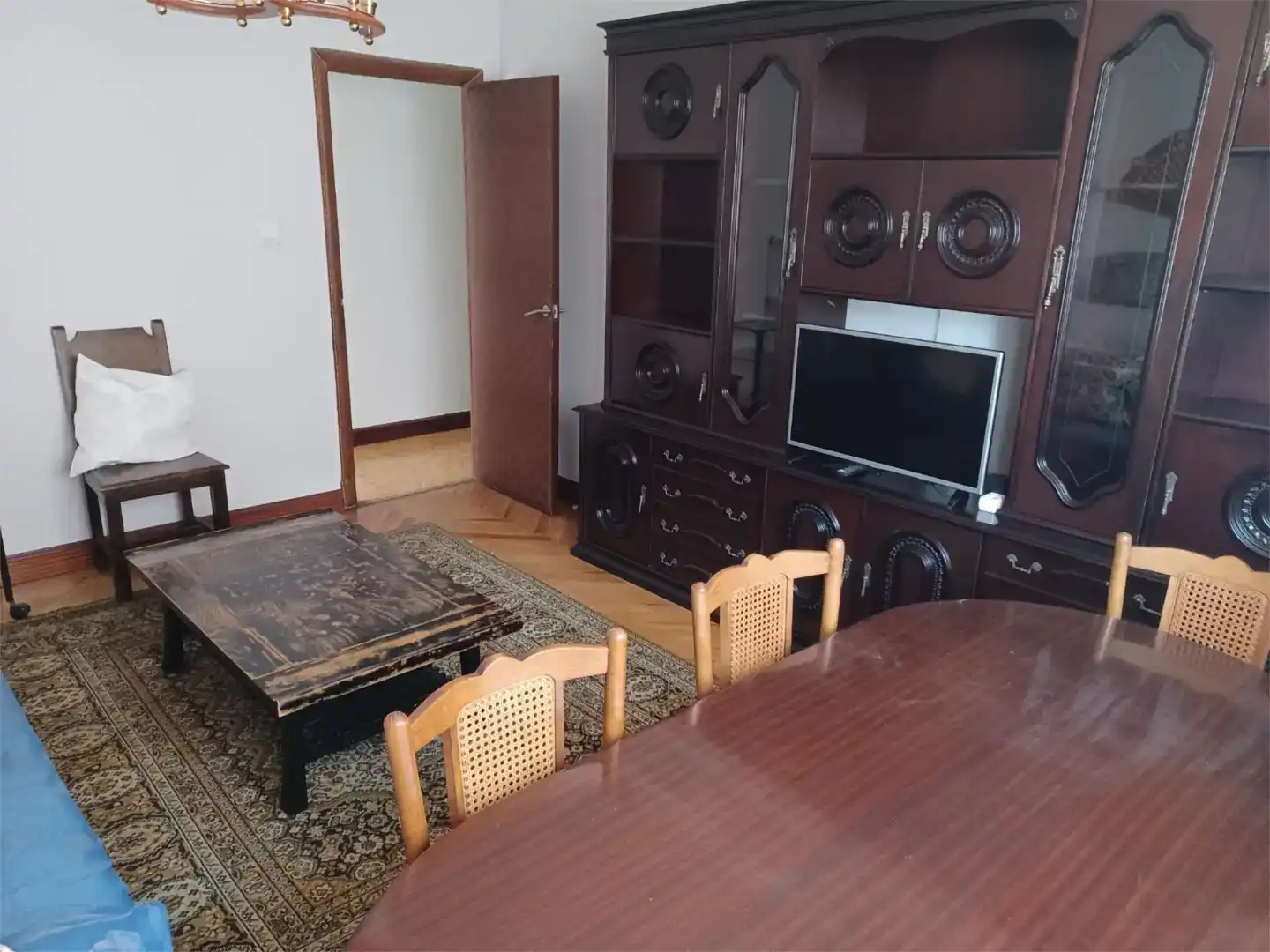 Sala d'estar de Pis de lloguer en Barakaldo  amb Parquet, Traster i Moblat