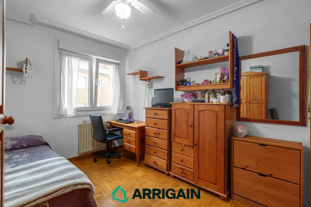 Habitación de Piso en venta en Donostia - San Sebastián  con Calefacción, Trastero y Balcón
