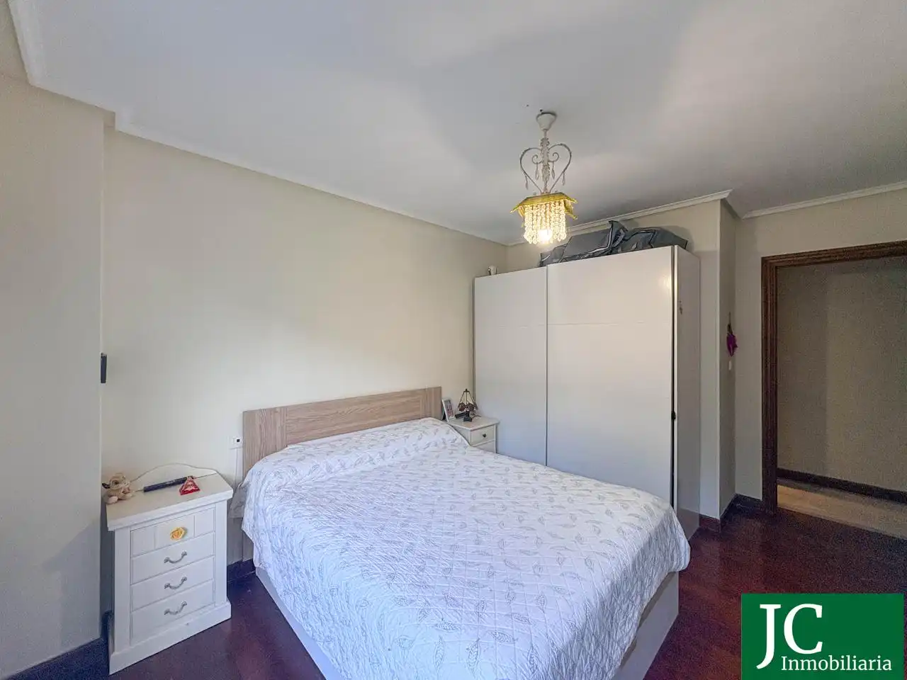 Dormitori de Apartament en venda en Bárcena de Cicero amb Calefacció, Parquet i Terrassa