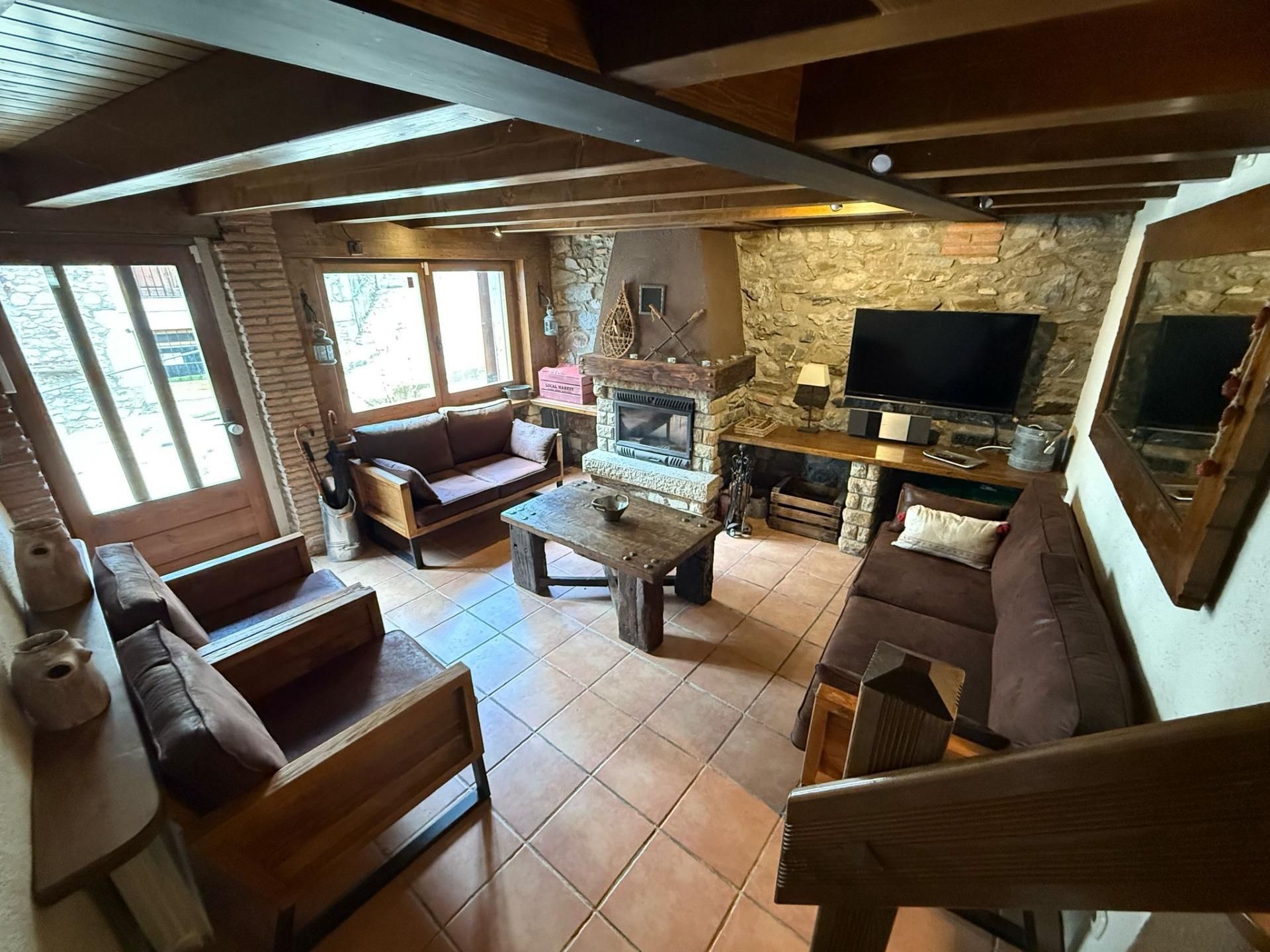 Sala d'estar de Finca rústica de lloguer en Bellver de Cerdanya amb Jardí privat, Terrassa i Balcó