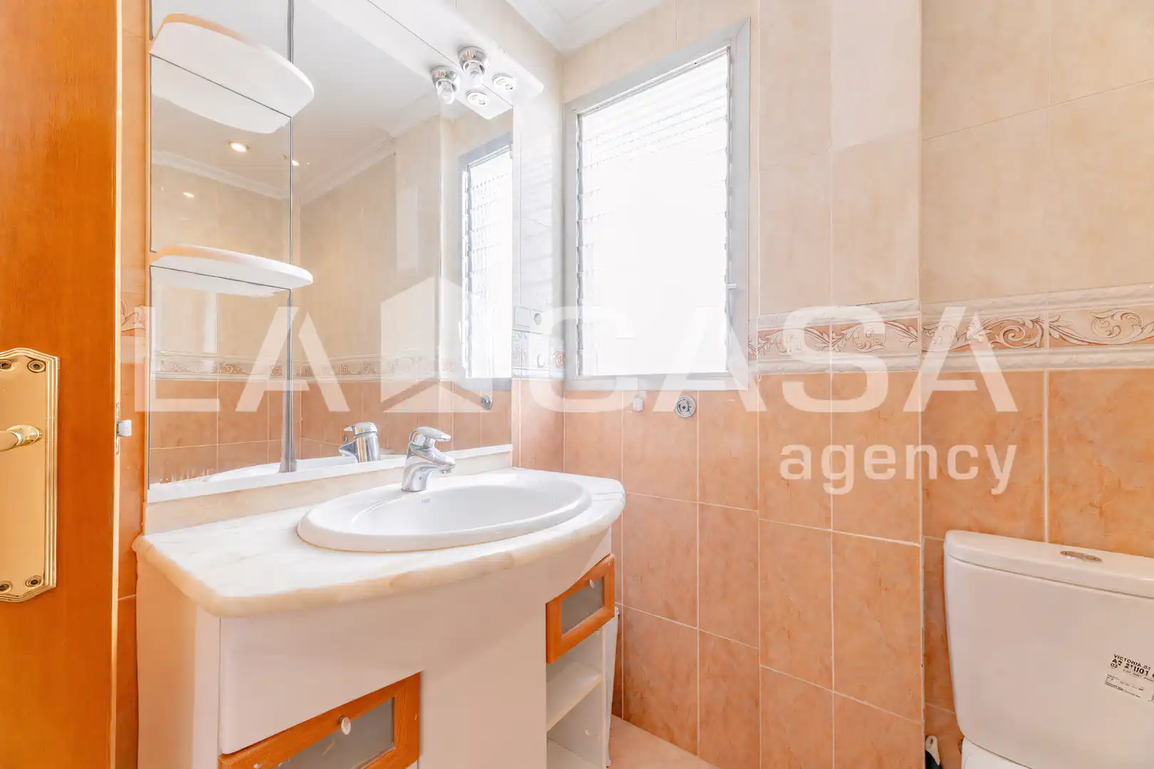 Baño de Piso en venta en Valencia con Amueblado y Balcón