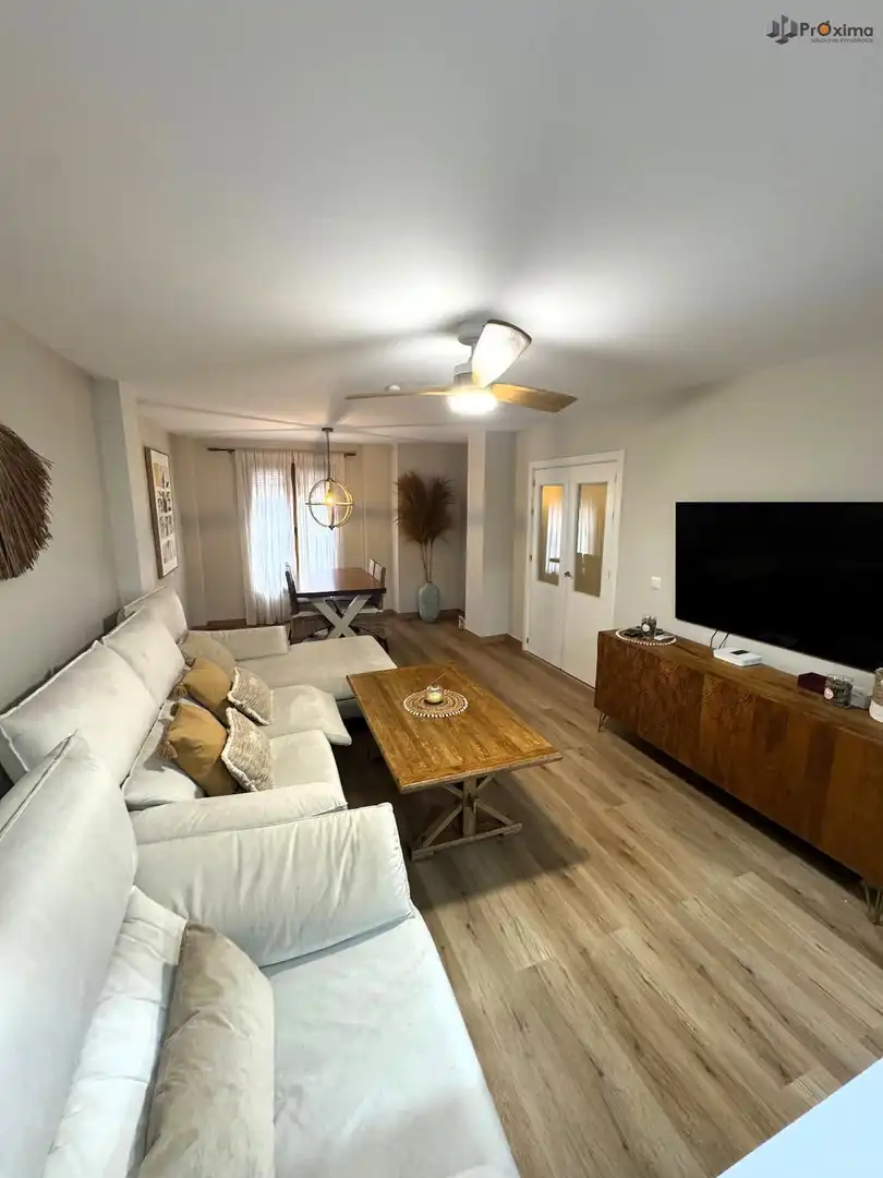 Sala d'estar de Casa o xalet en venda en Écija amb Aire condicionat, Terrassa i Traster