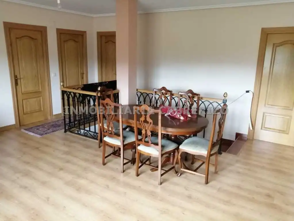 Comedor de Casa o chalet en venta en Alberite con Calefacción, Jardín privado y Parquet
