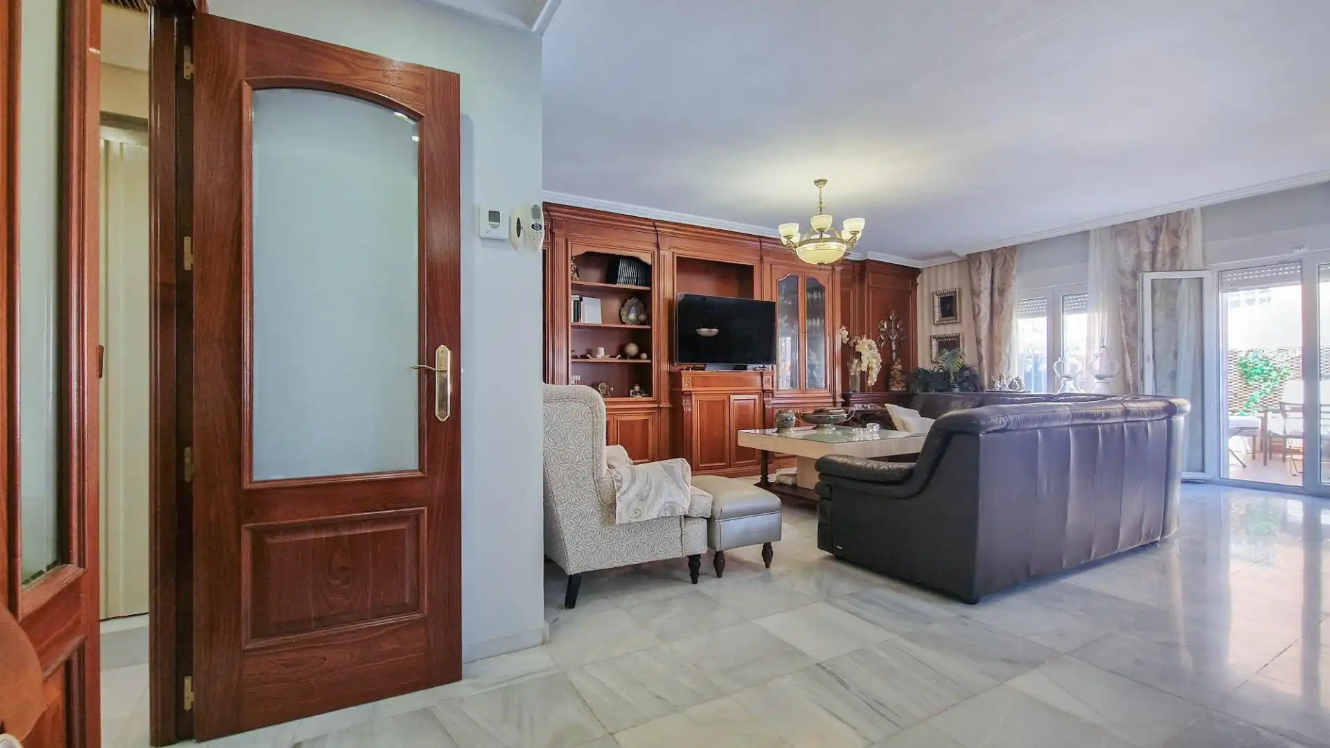 Sala d'estar de Casa adosada en venda en Badajoz amb Aire condicionat, Jardí privat i Terrassa