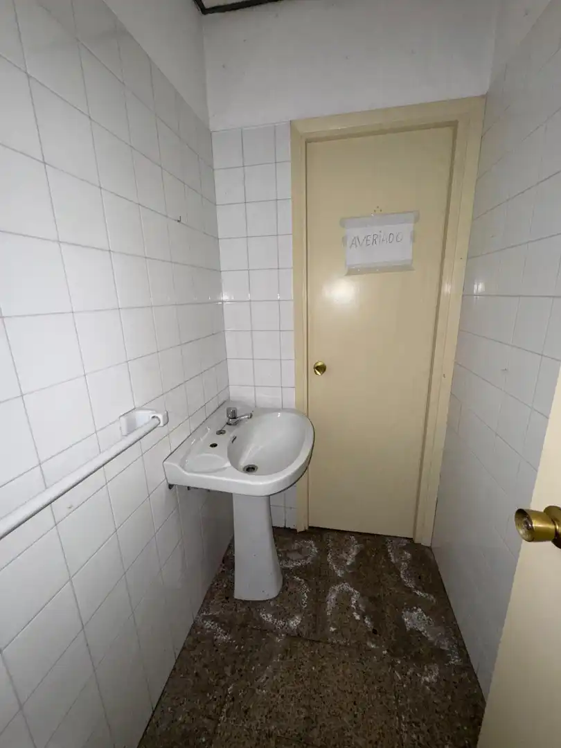 Badezimmer von Fabrikhallen zum Verkauf in Ponferrada