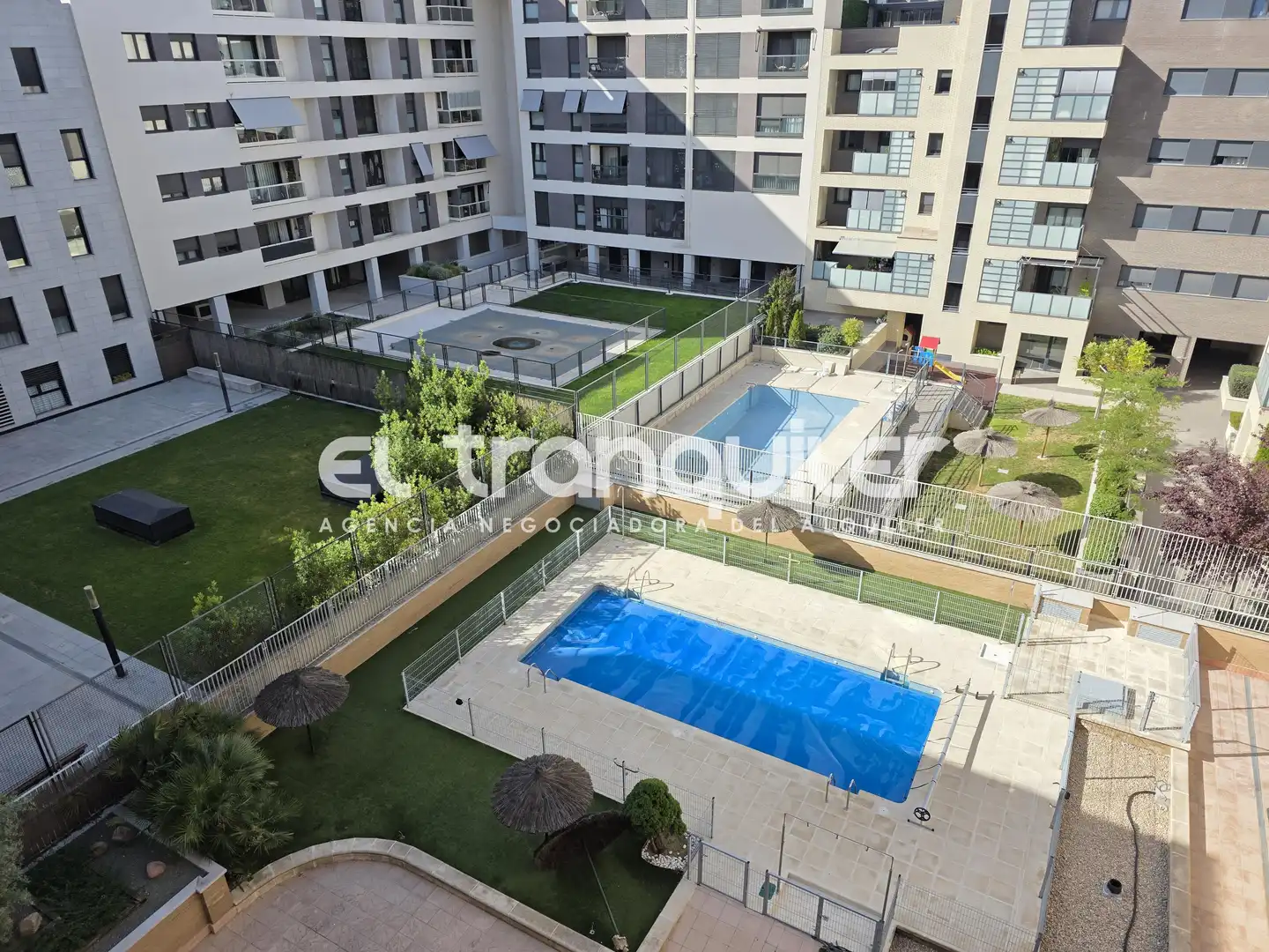Swimming pool of Flat for rent in Madrid  with Air Conditioner, Parquet flooring and Storage room