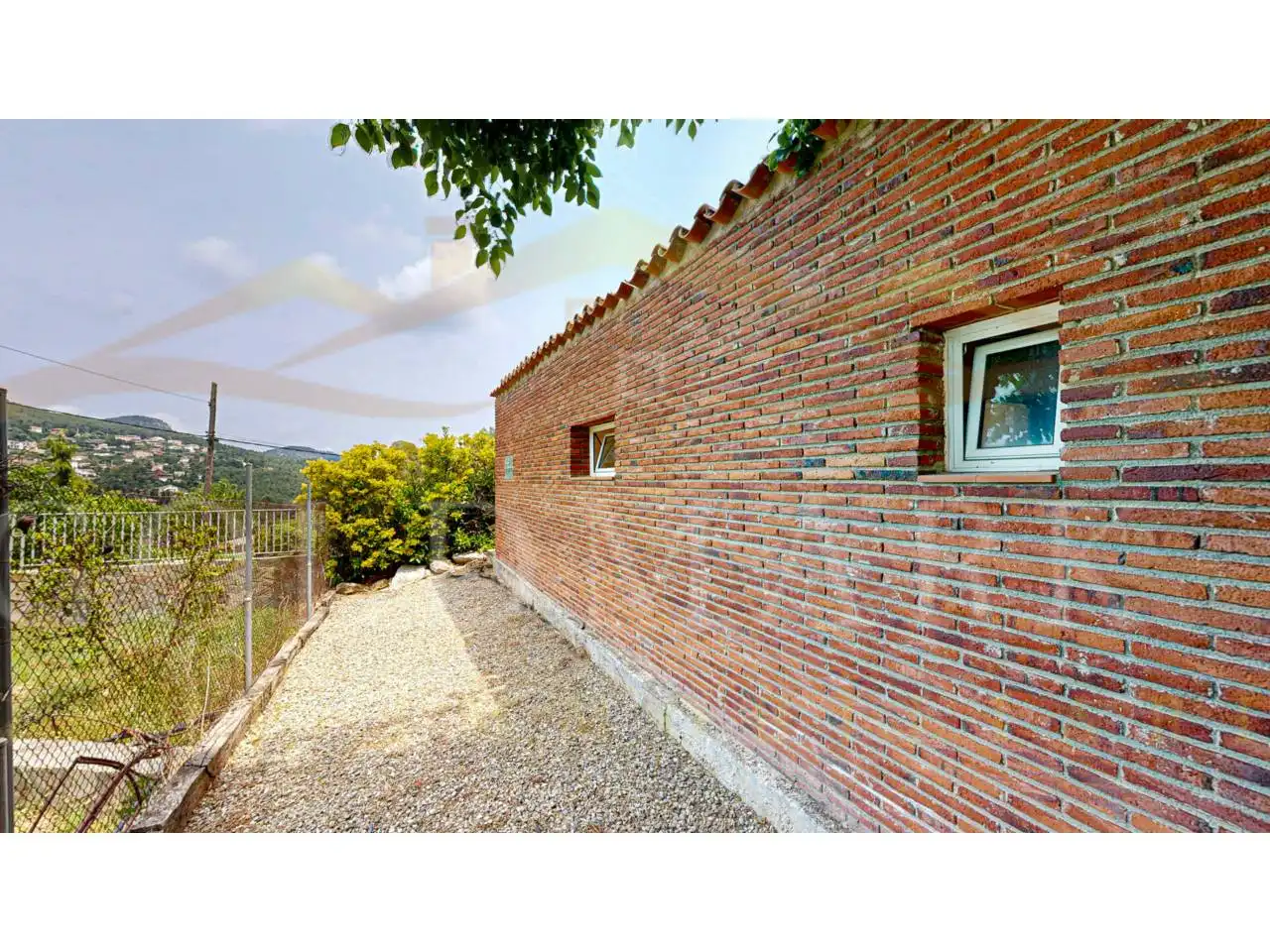 Vista exterior de Casa o xalet en venda en Corbera de Llobregat amb Aire condicionat, Calefacció i Jardí privat