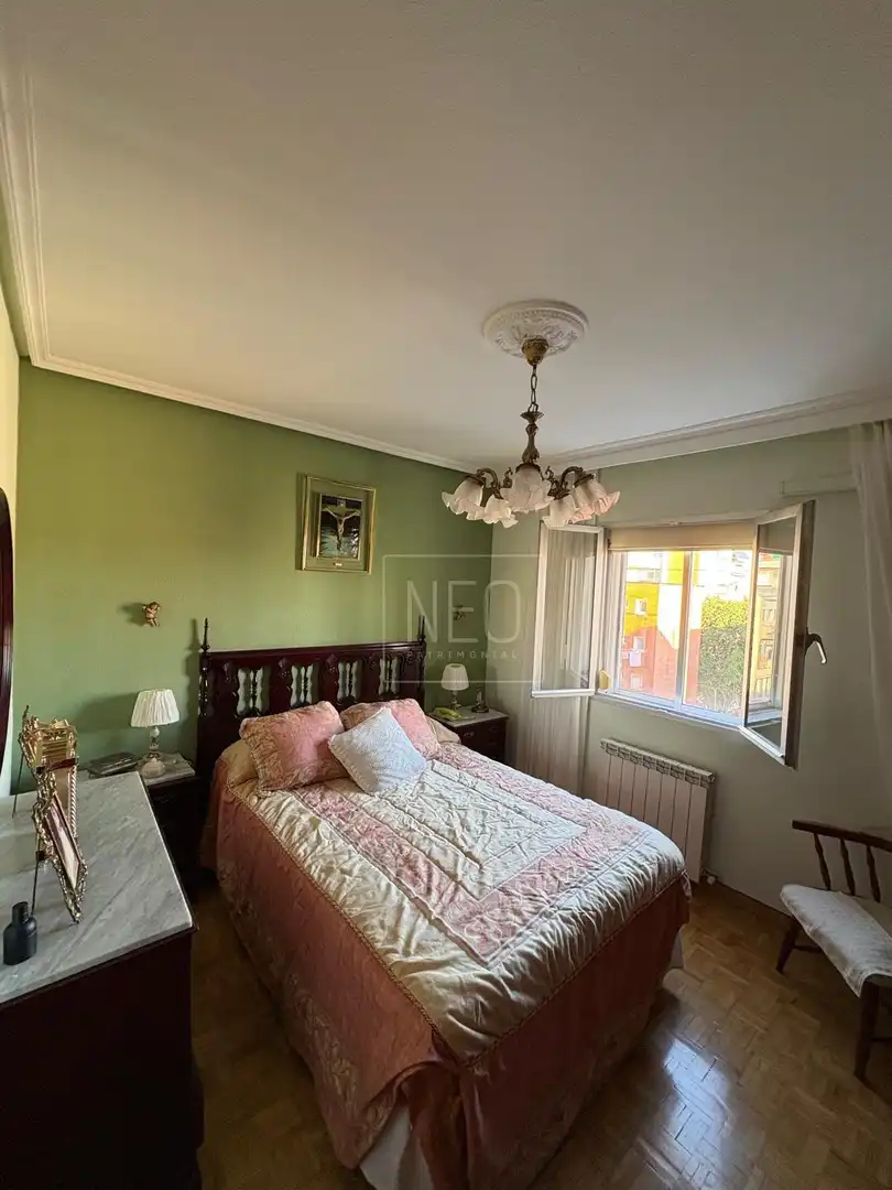 Bedroom of Flat for sale in Madrid  with Air Conditioner, Heating and Parquet flooring