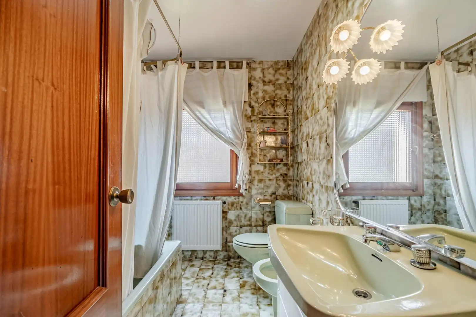 Bathroom of Houses for sale in Madrid  with Heating, Private garden and Terrace