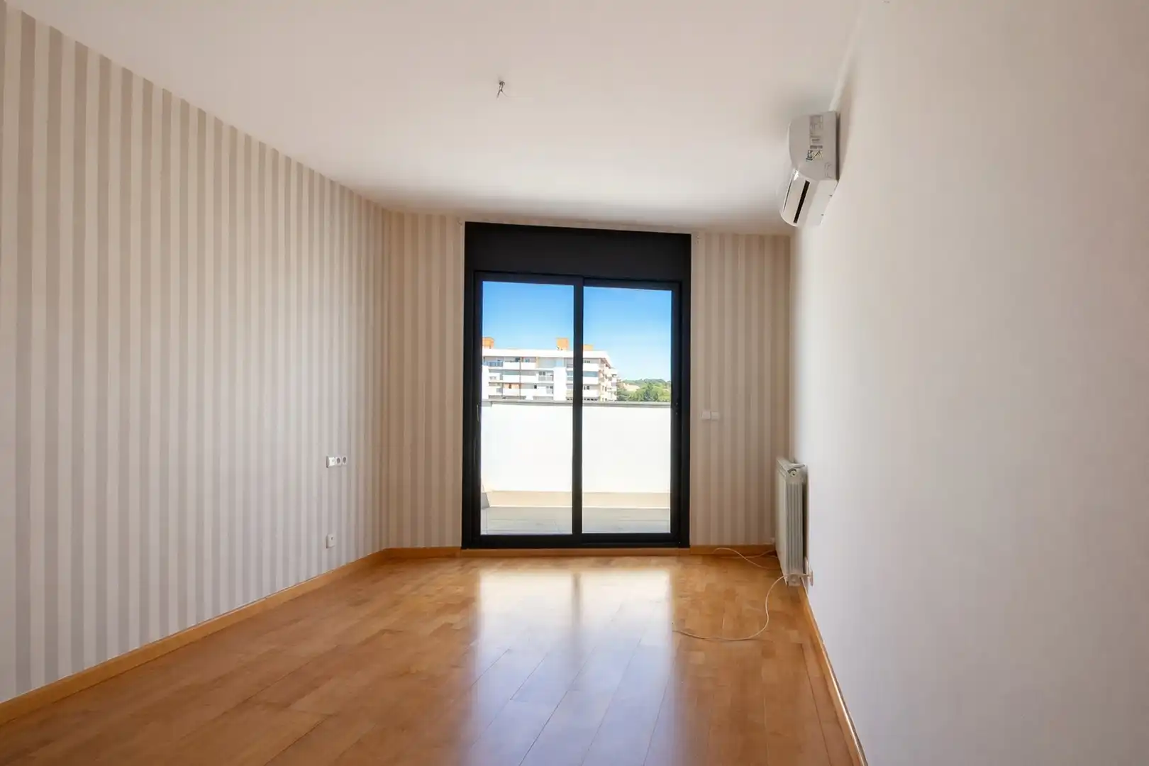 Dormitori de Dúplex en venda en Figueres amb Calefacció i Terrassa