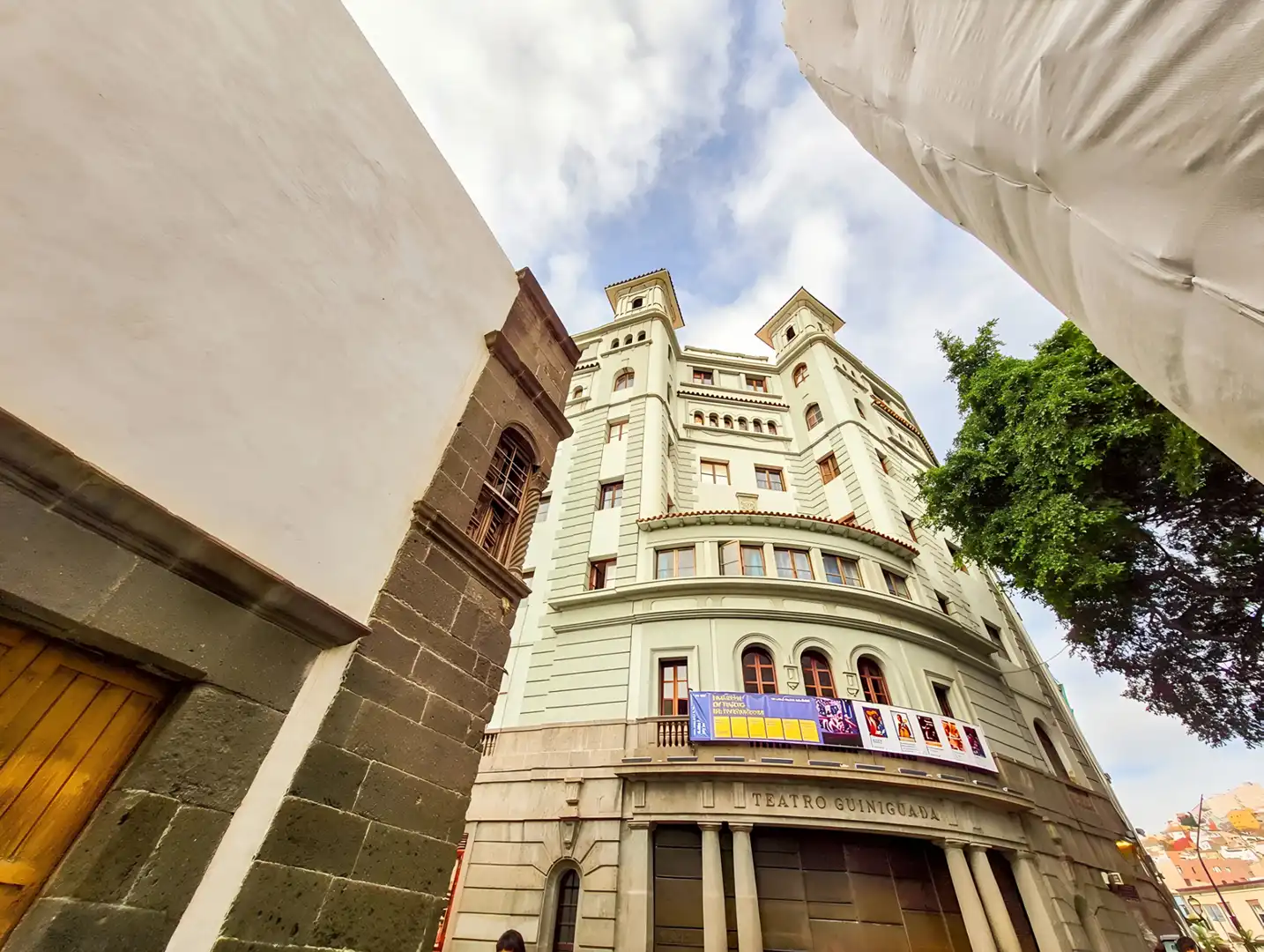 Vista exterior de Casa o xalet en venda en Las Palmas de Gran Canaria amb Terrassa, Traster i Moblat