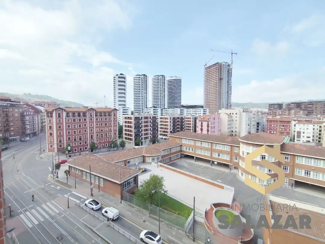 Vista exterior de Piso en venta en Bilbao  con Calefacción
