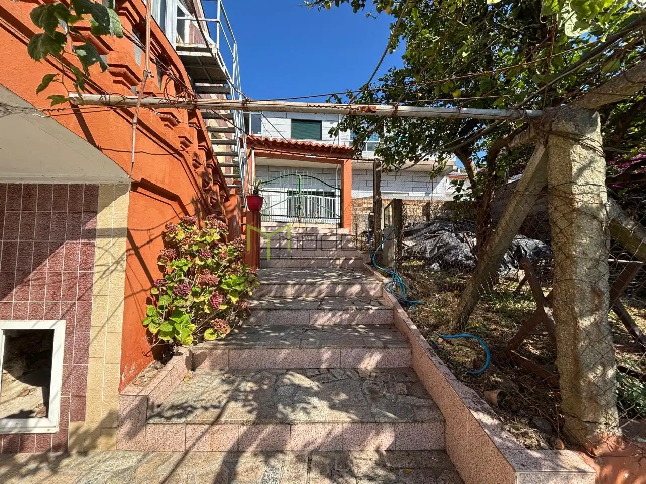 Außenansicht von Haus oder Chalet zum Verkauf in Vigo  mit Heizung, Privatgarten und Terrasse