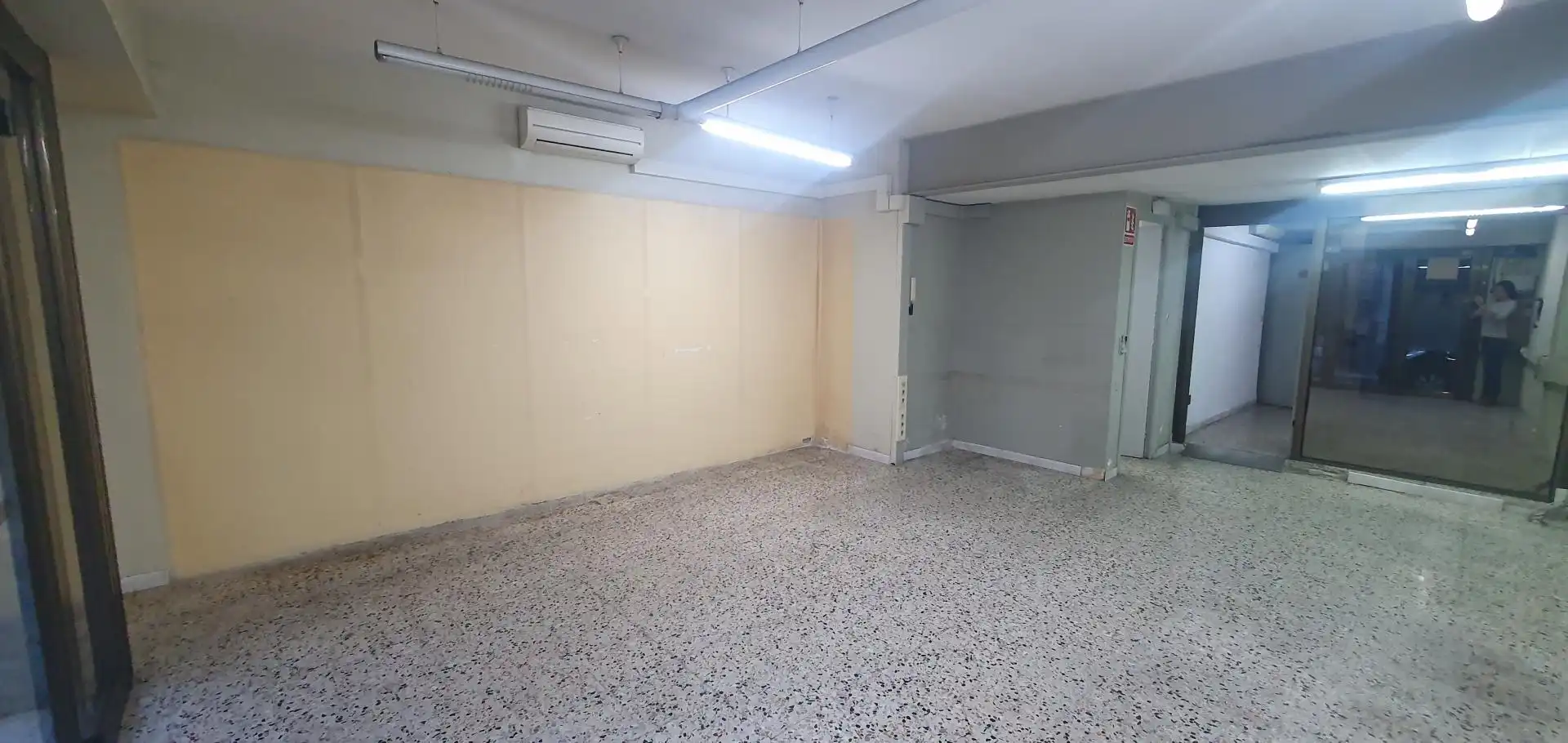 Business premises for sale in de Joan de Peguera, imagen 2